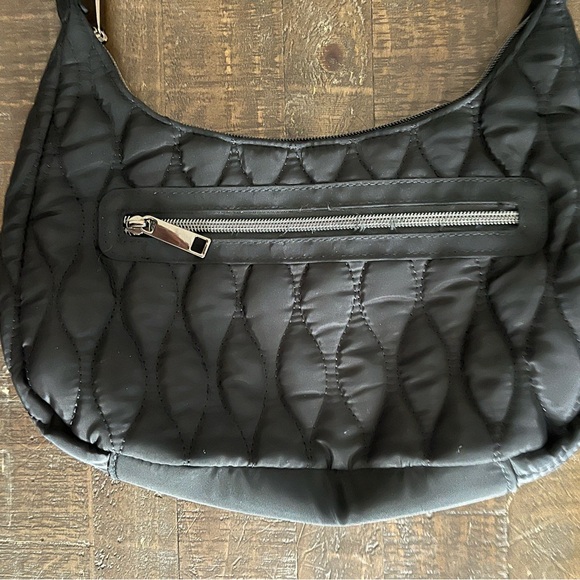 Black crossbody purse with adjustable strap - Picture 5 of 7